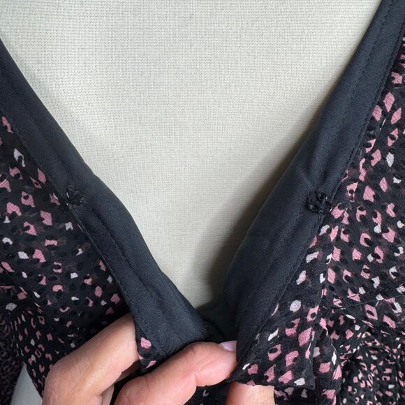 Express Cropped Black Long Sleeve Wrap-Style Blouse‎ with Ruffle V-Neck Size XS - Picture 2 of 10